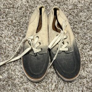 Reef Two-Tone Canvas Lace-Up Shoes in Cream and Black